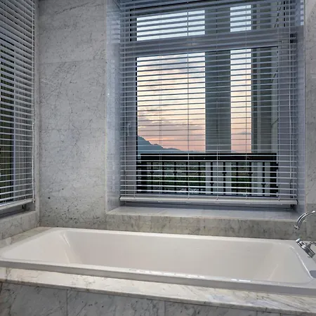 Merit Royal Diamond & מלון