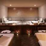 Merit Royal Diamond & Hotel